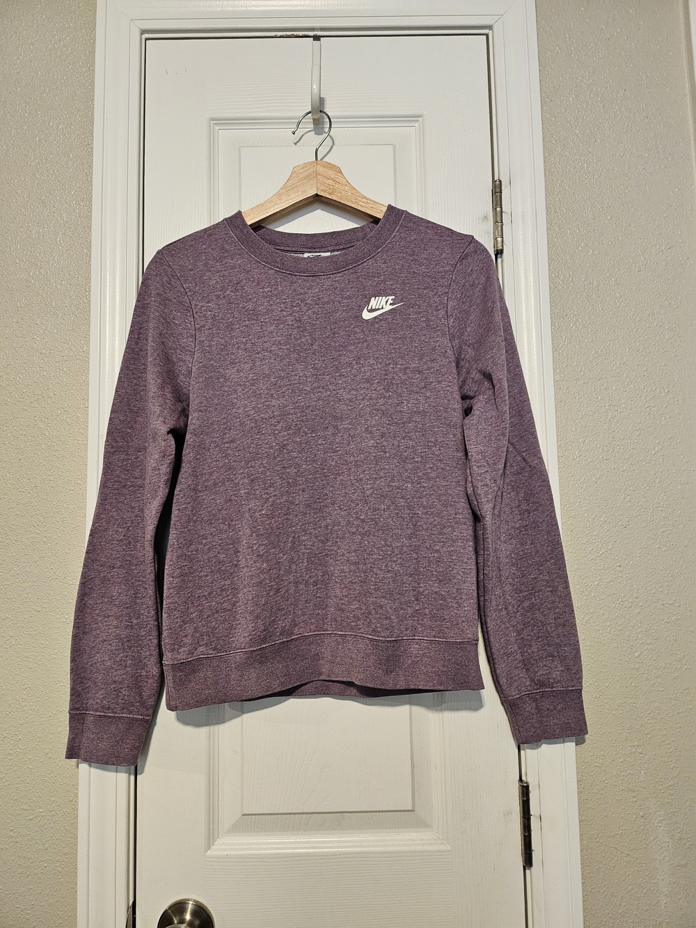 Nike Women Purple Crewneck Sweatshirt Pullover Club Fleece Logo Casual Soft